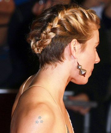 Celebrity Tattoos: Sienna Miller Sienna Miller Hair, Bob Undercut, Super Hair, Hair Bob, Sienna Miller, Trendy Hair Color, Celebrity Tattoos, Pastel Hair, Tokyo Fashion