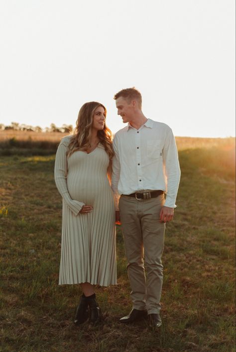 Golden hour maternity shoot in country Australia by Prairie Photography, new mom, mom to be, maternity style, couple photos, newlyweds, nostalgic lifestyle photos, documentary photography, motherhood moments, motherhood, pregnancy photos, pregnancy style, winter outdoor photos Pregnancy Style Winter, Prairie Photography, Golden Hour Maternity Shoot, Winter Maternity Shoot, Golden Hour Maternity, Style Couple, Pregnancy Style, Lifestyle Photos, Winter Maternity