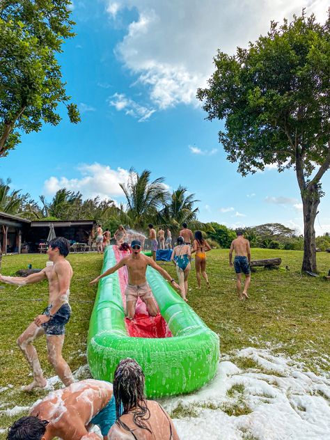 Sweet 16 Water Slide Party, Hangout Party Ideas, Summer 18th Birthday Party Ideas, Summer Birthday Ideas For Teens, Summer Sweet 16 Party Ideas, Summer Sweet 16, Birthday Party Ideas Summer, Pool Party Activities, Friend Activities