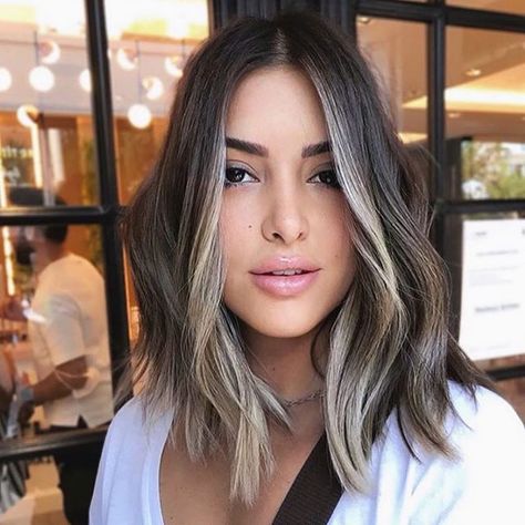 Chin Length Haircuts, Hair Color Streaks, Chin Length Hair, Brown Hair Balayage, Shoulder Length Hair Cuts, Short Hair Balayage, Penteado Cabelo Curto, Hair Color And Cut, Hair Inspiration Color