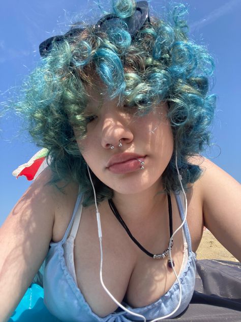 Light Blue Hair Curly, Short Turquoise Hair, Curly Hairdye Styles, Short Blue Curly Hair, Curls Dyed Hair, Blue Highlights In Brown Hair Curly, Short Dyed Curly Hair, Teal Curly Hair, Short Curly Dyed Hair