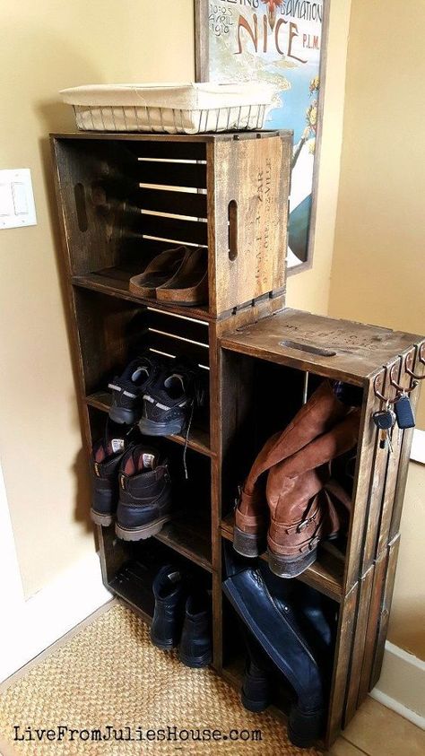 DIY+Wooden+Crate+Shoe+Rack -- I like the way these are turned sideways so it's not so much that the shoes are on display.  The key hangers on the side are a nice touch, too. Diy Storage Crate, Diy Shoe Rack Ideas, Industrial Crafts, Art Hallway, Romantic Industrial, Wooden Box Diy, Crate Bookshelf, Diy Shoe Storage, Bathroom Contemporary