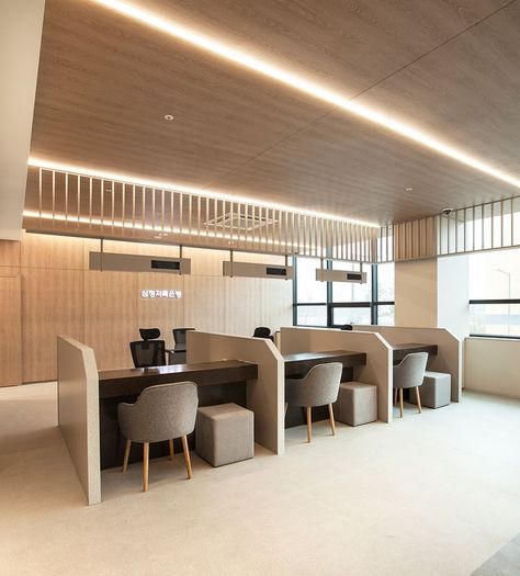 Law Firm Design, Bank Interior Design, Small Office Design Interior, Office Design Inspiration, Office Interior Design Modern, Modern Office Interiors, Bank Design, Office Space Design, Real Estate Office