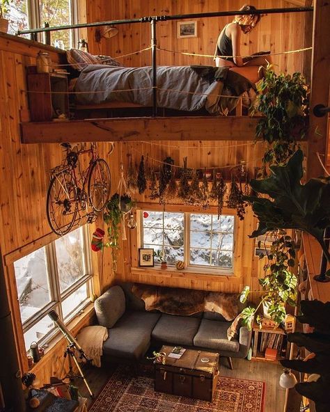 Tiny House Attractive🏠 (@tinyhouseattractive) • Fotos y videos de Instagram Ecological House, Tiny House Cabin, Cabin Style, Cabin Life, Dream Room Inspiration, Tiny House Living, Cozy Cabin, Tiny House Design, Cabins In The Woods