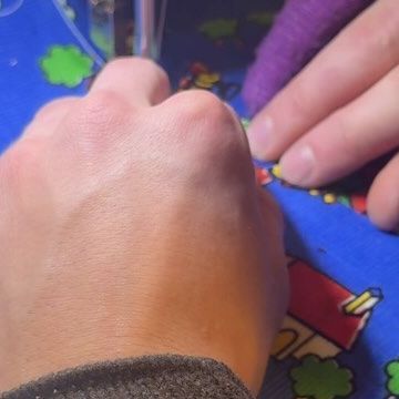 wyn zdz on Instagram: "FLAT FELT SEAM THE EASY WAY🤙🏽🤙🏽🤙🏽 #sewing #tutorial #upcycle #fashion #designer #stylist #slowfashion" January 15, Slow Fashion, Fashion Designer, Quilting, Felt, Sewing, On Instagram, Instagram, Design