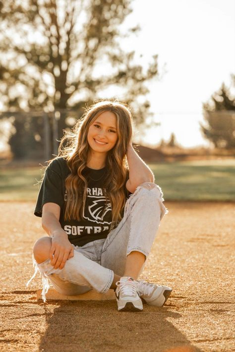 Senior Softball Photoshoot Ideas, Softball Pics Poses, Softball Portrait Poses, Senior Picture Softball, High School Senior Picture Ideas Sports, Senior Softball Pictures Ideas, Softball Senior Picture Ideas, Sport Senior Picture Ideas, Softball Graduation Pictures