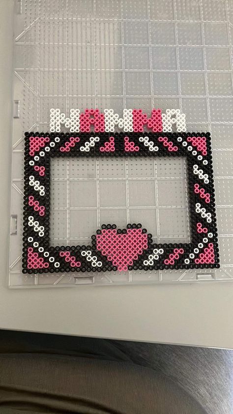 Perler Bead Picture Frame Pattern, Perler Bead Photo Frame, Perler Bead Picture Frames, Perler Princess, Heart Picture Frame, Easy Perler Beads Ideas, Beads Pattern, Diy Perler Bead Crafts, Perler Crafts