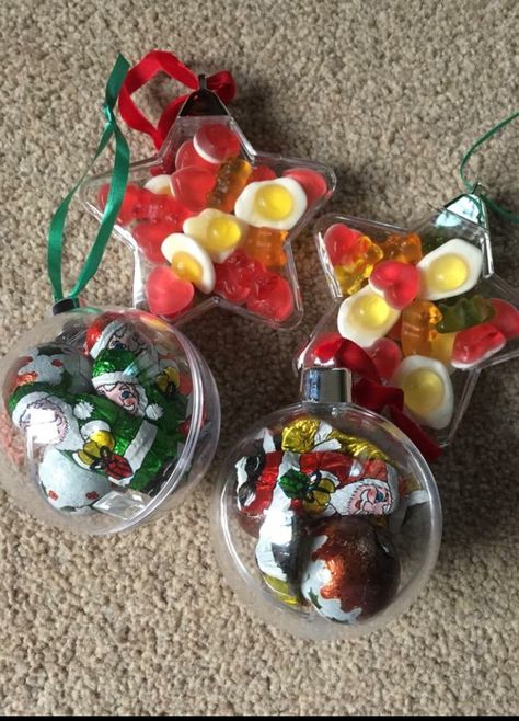 Fill plastic baubles with sweets then add ribbon to hang from your Christmas Tree Clear Baubles Ideas, Diy Baubles, Cone Ideas, Christmas Tree Chocolates, Treat Cones, Quick Christmas Gifts, Christmas Candy Gifts, Advent Activities, Decorated Wine Glasses