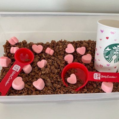 Valentine's Day Sensory Bin Starbucks Sensory Bin, Preschool Valentines Activities, Valentine Sensory, Kids With Disabilities, Preschool Valentine Crafts, Sensory Activities For Preschoolers, Toddler Sensory Bins, Sensory Crafts, Montessori Toddler Activities