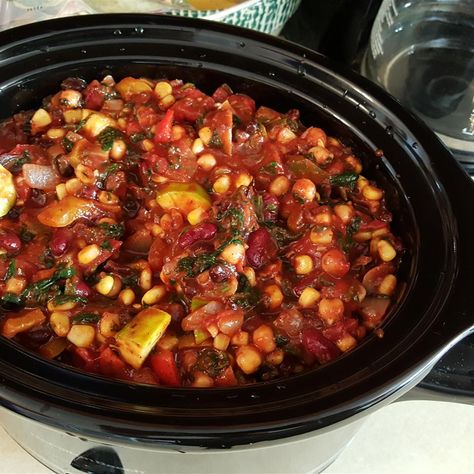 Daniel Fast Chili Recipe, Slow Cooker Vegan Chili, Daniel Fast Meal Plan, Daniel Diet, Vegan Chili Recipe, Roasted Cauliflower Soup, Vegan Slow Cooker, Daniel Fast Recipes, Vegan Chili