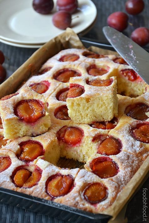 Plum Recipes Cake, Fruit Topped Cake, Plum Dessert, Fresh Fruit Cake, Crumb Cake Recipe, Plum Recipes, German Baking, Torte Cupcake, Fruitcake Recipes