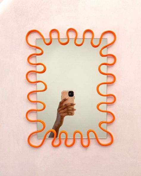 Diy Fun Mirror, Funky Bathroom Mirror, Pastel Preppy Room, Dopamine Room, Spiegel Diy, Funky Mirrors, Funky Bathroom, Retro Mirror, Mirror Frame Diy