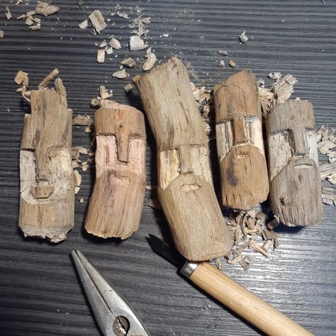 Mini Wood Carving Ideas, Widdling Wood Ideas Easy, Witling Wood, Things To Make Out Of Wood, Simple Whittling, Whittling Projects, Wood Spoon Carving, Wood Carving Faces, Dremel Carving