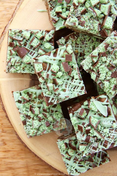 Quick, Easy, and Delicious Mint Aero Rocky Road. Mint Aero Rocky Road, Mint Aero Traybake, Aero Cheesecake, Chocolate Traybake, Rocky Road Chocolate, Mint Slice, Rocky Road Recipe, Peppermint Recipes, Janes Patisserie