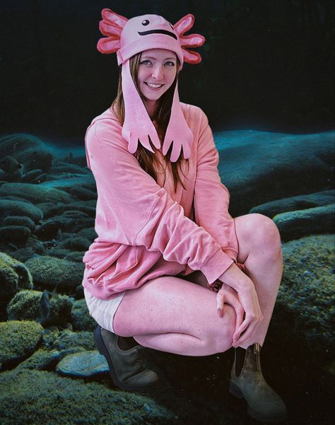 DIY Axolotl costume for an under the sea themed party. #undertheseaparty #axolotl #axolotlcostume #diycostume #underwaterparty Axolotl Costume Diy Kids, Axolotl Costume Diy, Diy Axolotl, Axolotl Costume, Axolotl Stuff, Minecraft Axolotl, Under The Sea Themed Party, Minecraft Halloween, Underwater Party