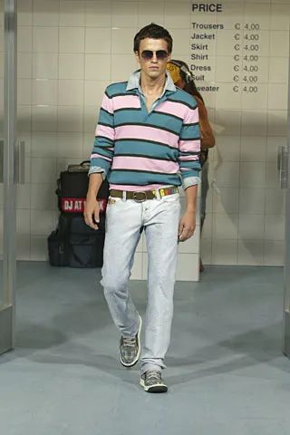 D&G Spring 2005 Menswear Collection | Vogue 2000 Mens Fashion, 2000s Mens Fashion, 2000s Fashion Men, Runway Clothes, Aesthetic Fashion Men, Model Off Duty Aesthetic, 2005 Fashion, Trends 2025, Summer Abroad