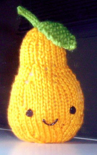 peachcake knits: pattern for mr. pear Knit Fruit, Christmas Toy Knitting Patterns, Knitted Food, Knitted Dolls Free, Knitted Cowl, Knit Toys, Knitted Items, Animal Knitting Patterns, Chunky Knitting Patterns