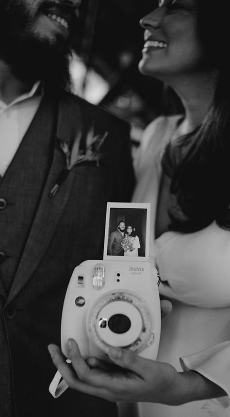 Instax Wedding Photos, Wedding Photos Polaroid, Polaroid Wedding Photography, Polaroid Wedding Photos, Wedding Guest Photo Ideas, Instax Photos Ideas, Wedding Polaroids, Polaroid Wedding Ideas, Bridal Shower Deco