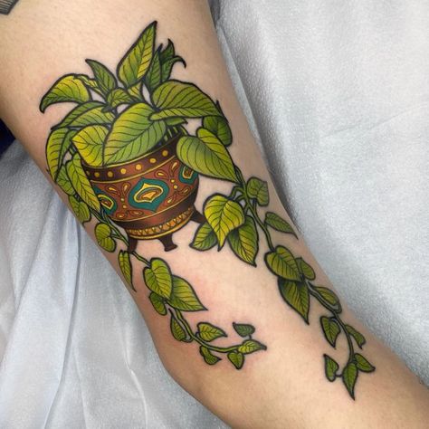 22 Beautiful Plant Tattoos To Admire - Body Artifact Pothos Tattoo, Plant Tattoos, Green Tattoos, Traditional Tattoo Inspiration, Neon Pothos, Traditional Style Tattoo, Floral Tattoos, Plant Tattoo, Botanical Tattoo