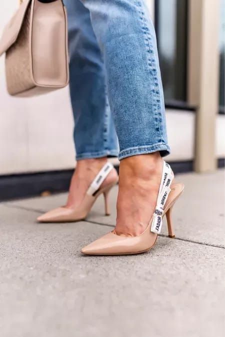 How to style the J'Adior Slingback Pump Nude with jeans for a date night look. Dior Slingback Heels Outfit, J'adior Slingback Pump, Dior Slingback Outfit, Slingback Pumps Outfit, Dior Slingback Heels, Nude Pumps Outfit, Pumps With Jeans, Slingback Heels Outfit, Dior Slingback