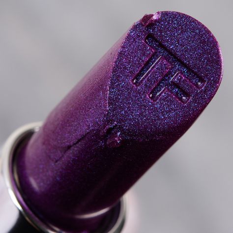 Tom Ford Beauty Lavender Extreme Lip Color Review & Swatches Drac Makens, Purple Lipgloss, Lavender Lipstick, Shimmer Lipstick, Tom Ford Leather, Purple Things, Outfit Essentials, Heavy Makeup, Love Lips