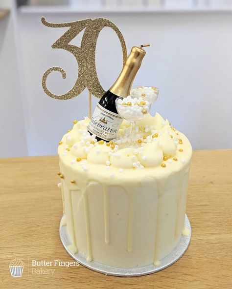 Birthday Cake With Champagne Bottle, Cake With Champagne Bottle, Champagne Cake Design, 30th Birthday Cake For Women, Prosecco Party, Moms 60th, Buttercream Designs, 30th Birthday Cake, Butter Fingers