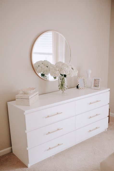 Beautiful Bed Designs, White Dresser, Bedroom Dressers, Bedroom Layouts, Room Inspiration Bedroom, Room Ideas Bedroom, Minimalist Bedroom, Ikea Hack, Dressing Table