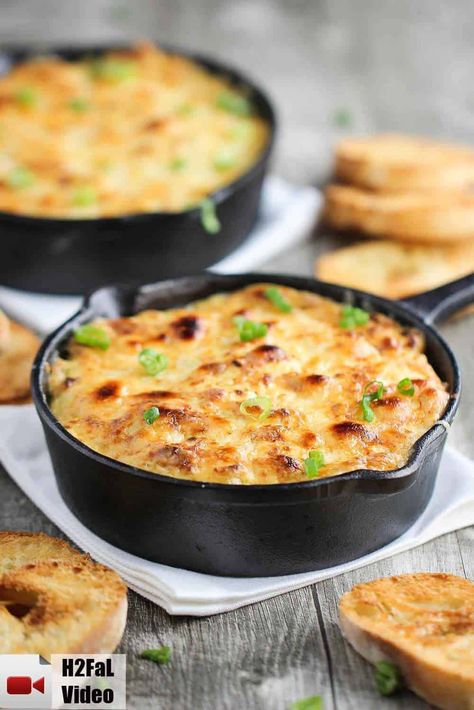 this is a baked jumbo crab au gratin in mini cast iron skillets Crab Au Gratin Recipe, Crab Au Gratin, Crab Meat Au Gratin, Thermomix Cake, Jumbo Lump Crab, Au Gratin Recipes, Crab Dishes, Lump Crab, Crab Recipes