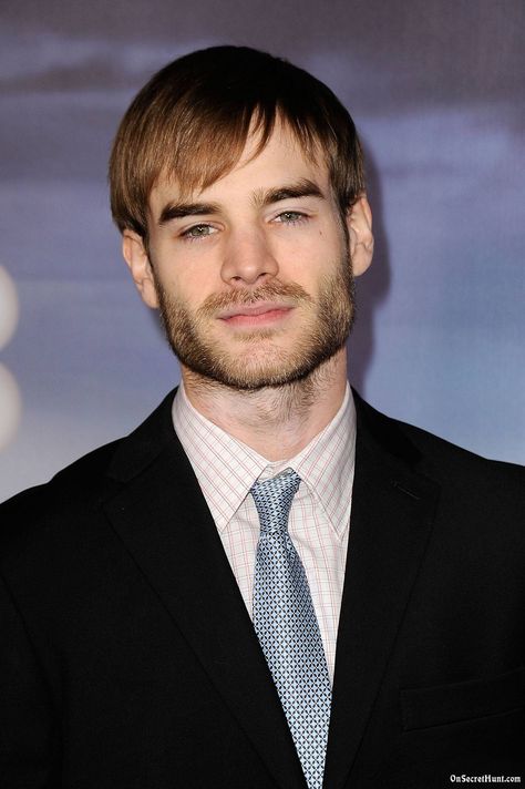 David Gallagher--voice of Seiji Amasawa in WHISPERS OF THE HEART David Gallagher, Celeb Hairstyles, Celeb Quotes, Stephen Collins, Makeup Celebrity, Racial Profiling, Teen Choice Awards, Jessica Biel, Child Actors