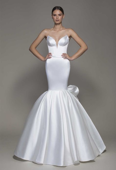 Pnina Tornai wedding gown Pnina Tornai Wedding Dress Mermaid, Mermaid Wedding Dress With Bow, Pnina Tornai Wedding Dress Ball Gown, Wedding Dress Mermaid Lace, Wedding Dress With Bow, Pnina Tornai Wedding Dress, Wedding Dresses Kleinfeld, Satin Mermaid Wedding Dress, Bling Wedding Dress