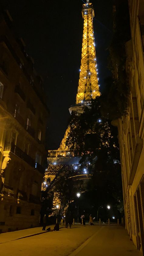 Paris Night Wallpaper, Paris Aesthetic Night, Paris Night Aesthetic Wallpaper, Paris Night Wallpaper Iphone, Paris France Aesthetic Night, Paris Background, Paris Eiffel Tower At Night, Paris Dream, Iphone Wallpaper Sky