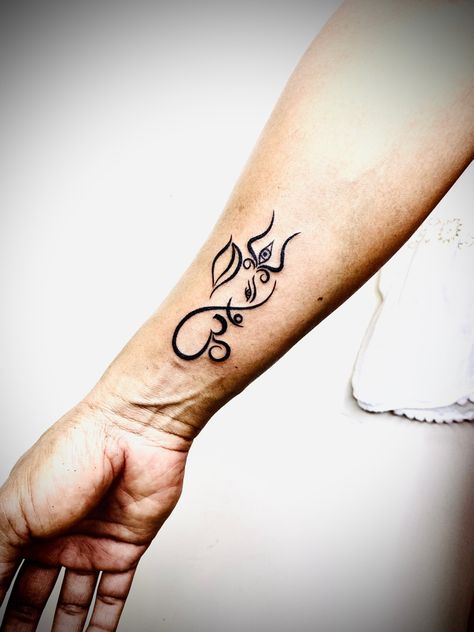 Om Symbol Tattoo Design, Tattoos Om, Taco Tattoos, Meaningful Pics, Small Infinity Tattoos, Ohm Tattoo, Man Tattoos, Fearless Tattoo, Mens Body Tattoos