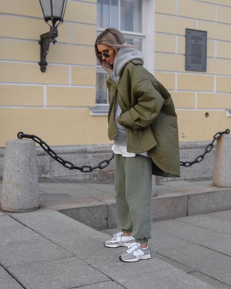 Sporty Winter Outfits, Outfit Jogging, Minimal Streetwear, Street Style Winter, Athleisure Outfits, Sporty Outfits, 가을 패션, Mode Streetwear, Casual Style Outfits