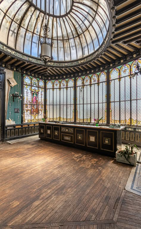 In an old hotel hides this abandoned Masonic lodge. The incredible glass roof of this colorful room captivated me during my visit Poster on glossy laminated paper, HD printing Photograph by Renaud BERTELS : www.facebook.com/lemondederendar // www.instagram.com/monderendar (@monderendar) Want a photo on another medium (Canvas, Dibond, Plexi)? Do not hesitate to contact me directly to discuss it:) Old Hotel Aesthetic, Limestone Staircase, Great Gatsby Interior Design, Gatsby Interior Design, Greenhouse Sunroom, Old Hotel, Colorful Room, Church House, Old Manor