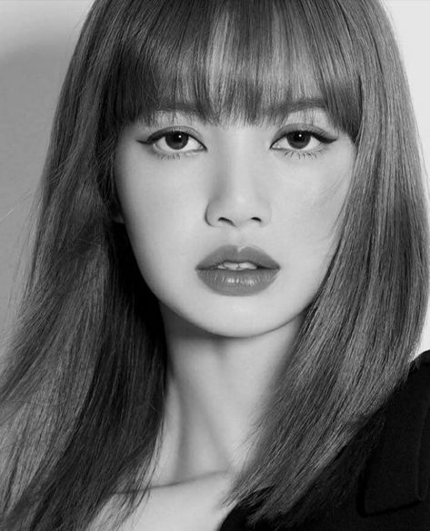 Lisa Manoban, Black And White Face, Fall In Luv, Face Drawing Reference, Beauty People, Lisa Bp, Kpop Drawings, Portrait Sketches, Face Photo