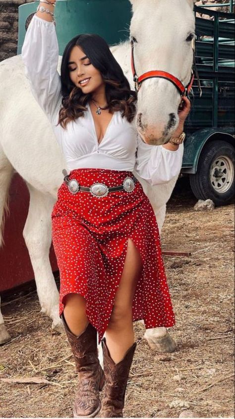 Stylish 16+ Baile Outfits and Jaripeo Dresses Black And White Boho Outfits, Mexican Boots Outfits Women, Rodeo Plus Size Outfit, Cowgirl Boots Outfit Curvy, Rodeo Plus Size Outfit Western Wear, T Shirt Western Outfit, Country Western Outfits Curvy, Red Rodeo Outfit, Chubby Cowgirl Outfits