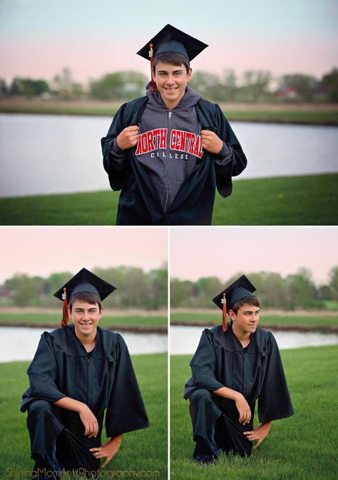 Graduation Photoshoot Ideas, Senior Picture Poses, High School Graduation Pictures, Cap And Gown Photos, Cap And Gown Pictures, Senior Photos Boys, Boy Graduation, Graduation Cap And Gown, Grad Pictures