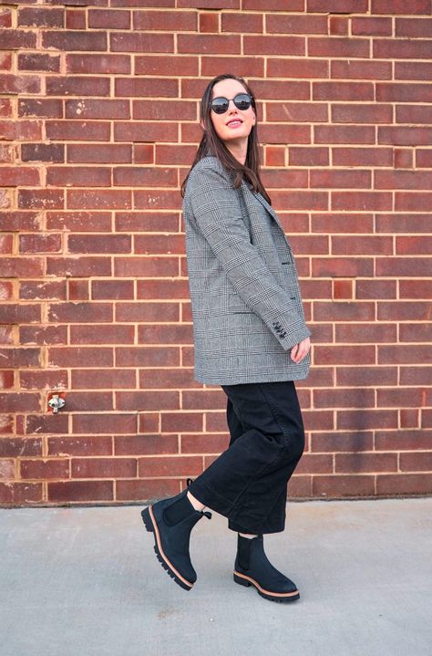 Essential Travel Shoe: An Honest Review of the Go-To Lug Chelsea Boot from Nisolo | wayward What To Wear With Chelsea Boots, Lug Sole Chelsea Boots, Nisolo Shoes, Lug Boots, Lug Sole Boots, Rugged Look, Soft Sock, Travel Shoes, Style Blogger