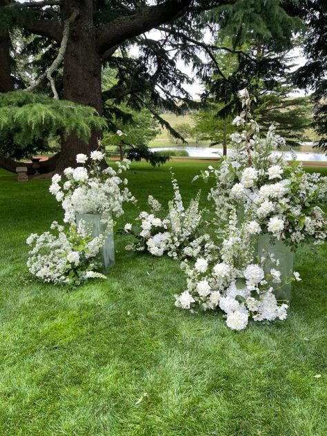 White Floral Bud Vase Wedding, Floor Arbour Wedding, Timeless Wedding Ceremony Decor, Flowers Ceremony Wedding, Wedding Flower Pedestal, White And Green Ceremony Flowers, White Flower Ceremony, Floor Arrangements Wedding, Simple Wedding Ceremony Flowers