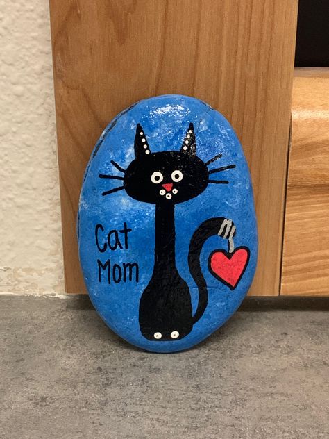 Rock Cat, Cat With Heart, Cat Rock, Stone Pictures Pebble Art, Inspirational Rocks, Painted Rock Animals, Hand Painted Cat, Painted Rocks Kids, Painted Rocks Craft