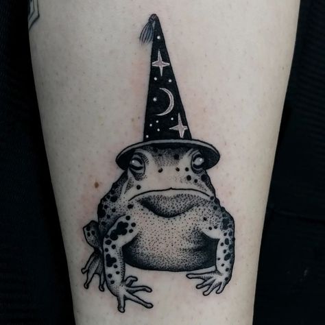 Frog With Witch Hat Tattoo, Wizard Toad Tattoo, Bull Frog Tattoo, Spooky Frog Tattoo, Frog Wizard Tattoo, Wizard Frog Tattoo, Toad Tattoo, Leg Patchwork, Wizard Frog