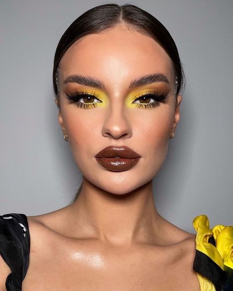 Makeup Yellow Looks Makeup, Yellow Brown Makeup, Yellow And Brown Makeup Looks, Yellow And Brown Eyeshadow Looks, Yellow Inspired Makeup, Brown And Yellow Makeup, Yellow Gold Makeup Looks, Purple And Yellow Makeup Looks, Yellow Eye Looks