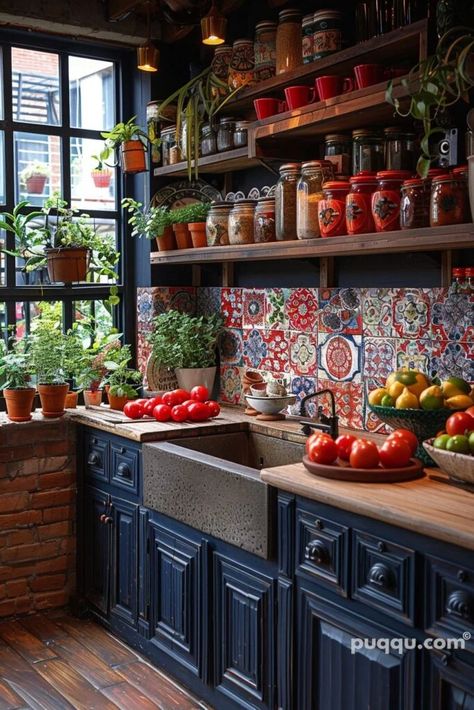 mexican-tile-kitchen-16 Moroccan Kitchen Design, Mexican Kitchen Decor Ideas, Mexican Kitchen Design, Mexican Style Kitchens Ideas, Mexican Casa, Spanish Kitchens, Rustic Boho Kitchen, Talavera Kitchen, Mexican Tile Kitchen