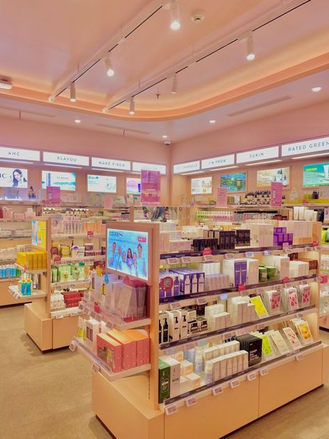 Skincare Store Aesthetic, Cosmetics Business Aesthetic, Toko Skincare Aesthetic, Rak Kosmetik Aesthetic, Rak Skincare Aesthetic, Skincare Store Design, Toy Store Aesthetic, Toko Aesthetic, Kosmetik Aesthetic