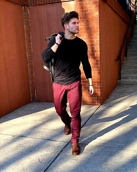 Burgundy Pants Men, Fashion Ideas For Men, Burgundy Pants Outfit, Maroon Pants Outfit, Red Pants Men, Chinos Men Outfit, Burgundy Chinos, Wine Pants, Red Pants Outfit