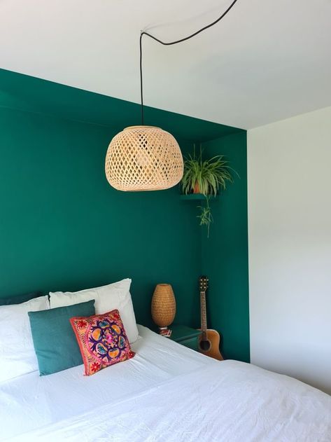 Fun Bedroom Paint Colors, Painted Roof In Bedroom, Colorful Wall Paint Ideas, Half Green Wall, Small Bedroom Wall Colors, Bedroom Wall Designs Paint Ideas, Bedroom Paint Design, Pola Cat Dinding, Bedroom Paint Ideas