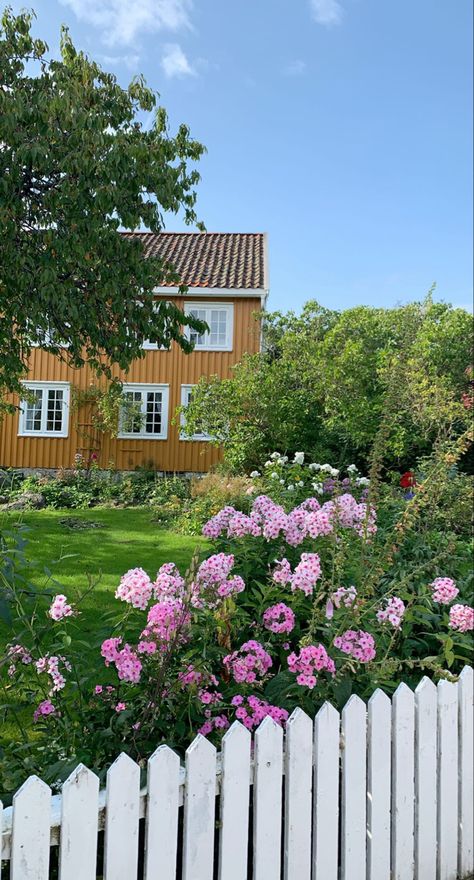 Swedish Summer, Scandinavian Summer, Scandinavian Aesthetic, Scandinavian Living, Up House, Spring Aesthetic, Summer Feeling, Summer Dream, Scandinavian Home