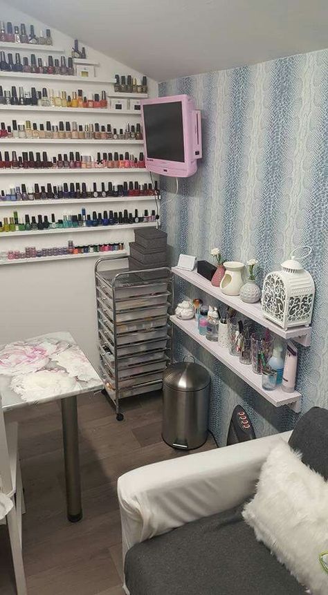 Nail Room Ideas Home, Home Nail Salon Ideas, Nail Technician Room, Nail Room Ideas, Small Salon, Salon Design Ideas, Tech Room, Nail Salon Interior, Home Beauty Salon