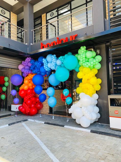 Shop entrance balloon arch for official opening. Red, orange, purple, blue, green, yellow and white balloon arch. Rainbow color balloon garland. Red Blue Orange Balloon Garland, Entrance Balloon Arch, Red Blue Green Yellow Balloon Arch, Color Balloon Garland, Lime Green And Blue Balloon Garland, Primary Color Balloon Garland, Primary Color Balloons, White Balloon Arch, Shop Entrance