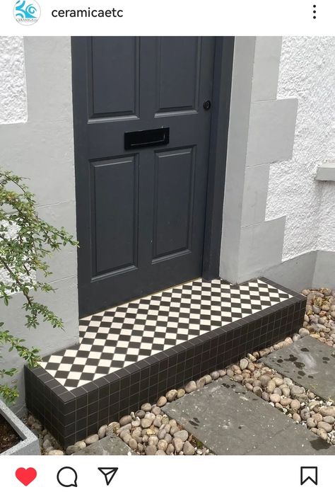 Front Step Tile Ideas, Doorway Tile Entrance, Tiles Front Door Step, Tiled Front Porch Entrance, Tiled Doorstep, Door Steps Ideas Entrance, Tiled Front Door Step, Inside Porch Ideas Entrance, Front Driveway Ideas Entrance